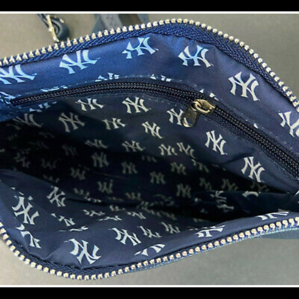 Navy Blue New York Yankees Women’s Purse; Pocket Book Bag Handbag 9”w x 7”H NWOT - Picture 8 of 9